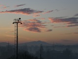 Vchod slunce nad Svikovem. V pozad Beskydy.