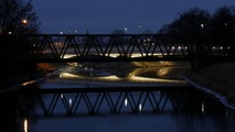 Veern most pes Moravu v Olomouci.