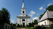 Kostel v Krsnch Loukch. Prvn pibrzdn.