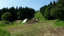 Na Petrovch Boudch zbyl zarostl vlek a Bikepark. Smutn.