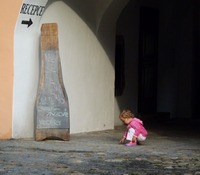 Malá Vendulka na nádvoří zábřežského zámku:-)