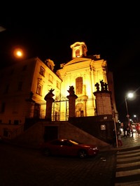 Kostel svatého Cyrila a Metoděje v Resslově ulici. Místo urputných bojů parašutistů.